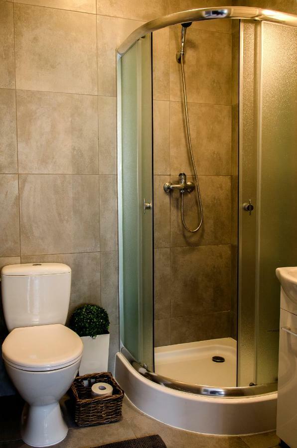 Kamienica Apartman Uniejow Kültér fotó