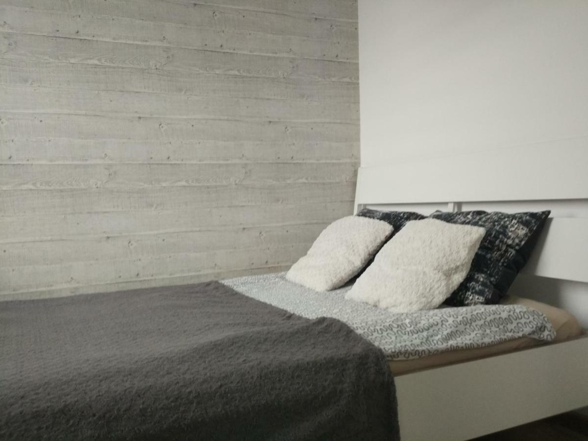 Kamienica Apartman Uniejow Kültér fotó