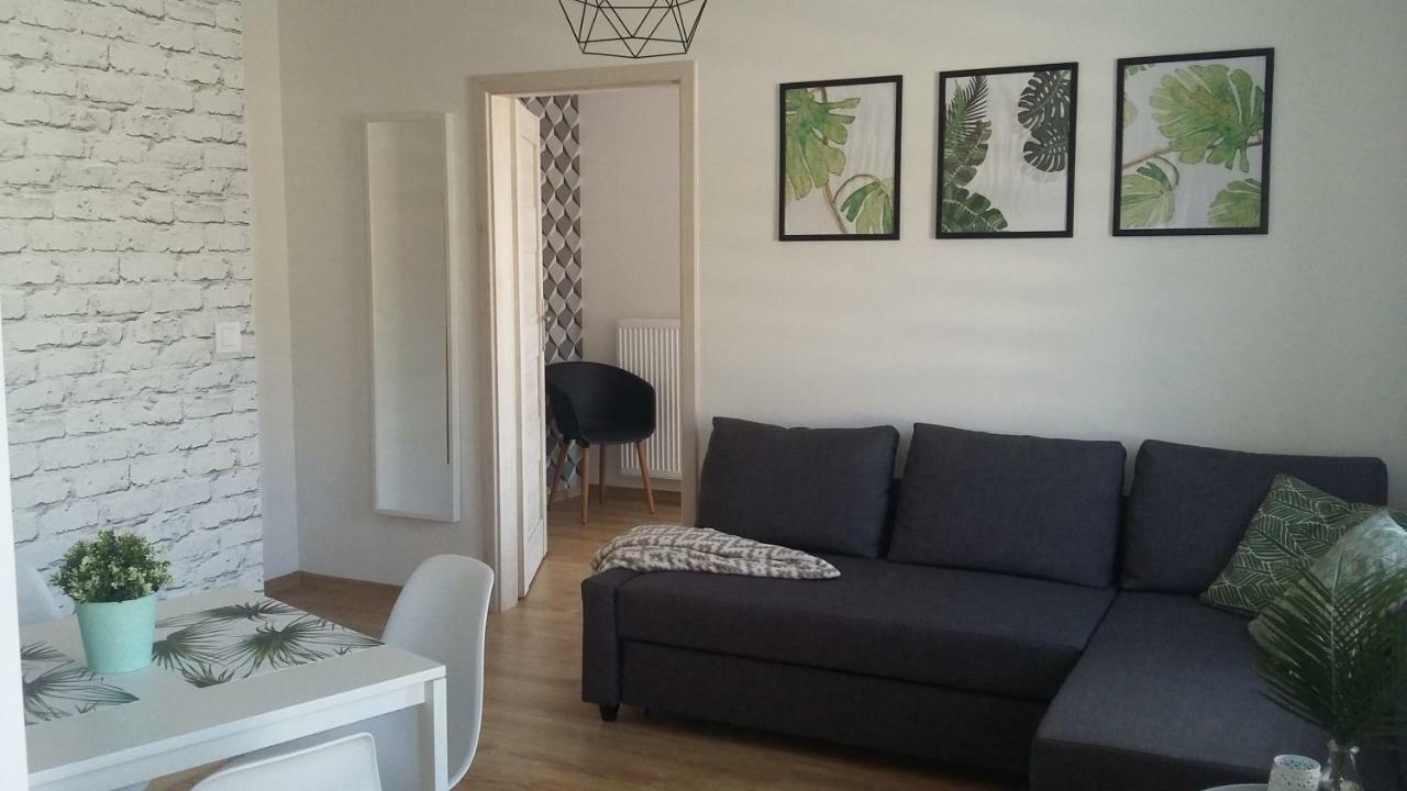 Kamienica Apartman Uniejow Kültér fotó