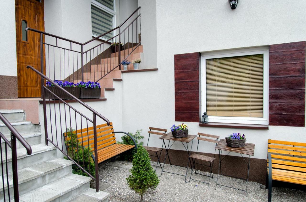 Kamienica Apartman Uniejow Kültér fotó